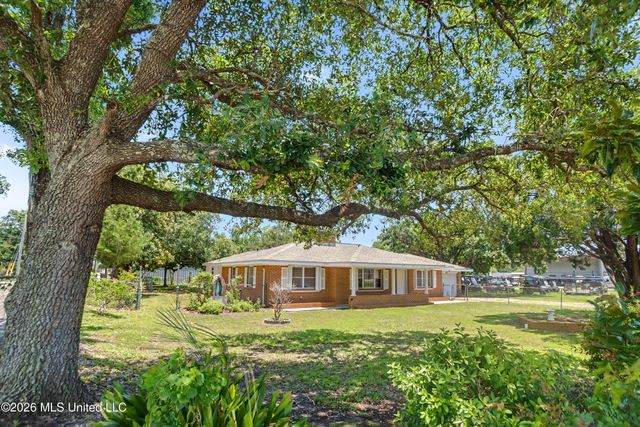 805 Bouslog Street, Bay Saint Louis, MS 39520