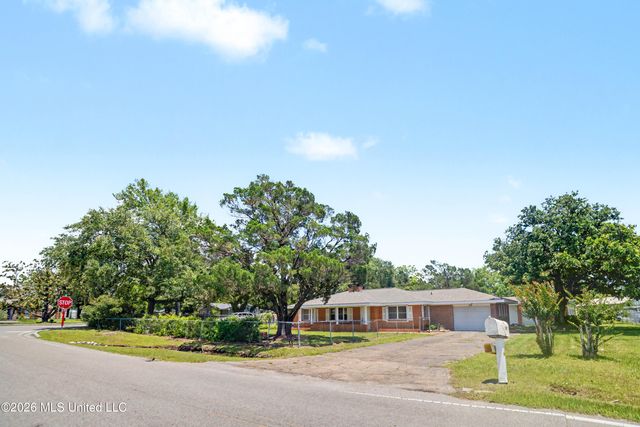 805 Bouslog Street, Bay Saint Louis, MS 39520