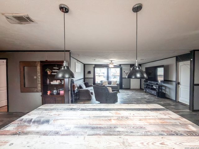 114 4th, Natalia, TX 78059