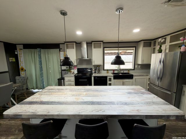 114 4th, Natalia, TX 78059