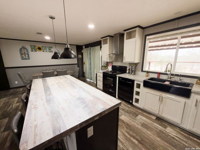 114 4th, Natalia, TX 78059