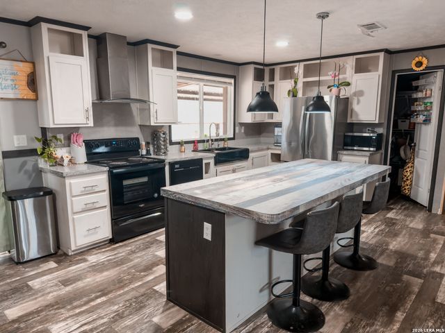 114 4th, Natalia, TX 78059