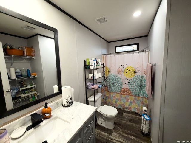 114 4th, Natalia, TX 78059