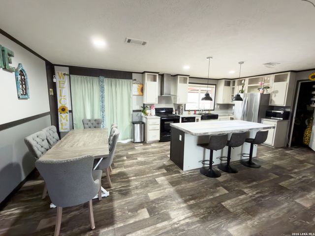 114 4th, Natalia, TX 78059