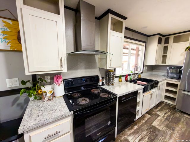 114 4th, Natalia, TX 78059