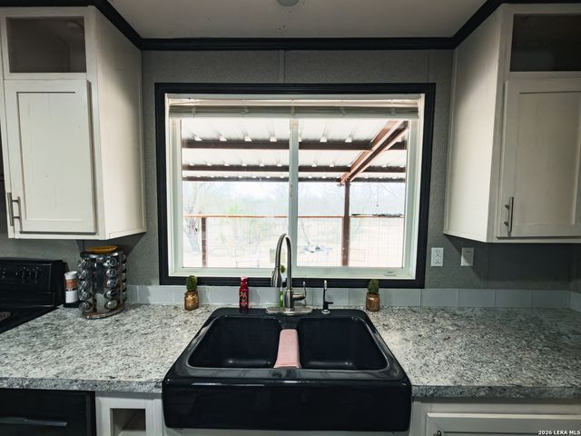 114 4th, Natalia, TX 78059