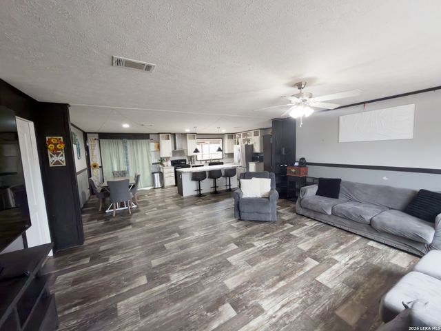 114 4th, Natalia, TX 78059