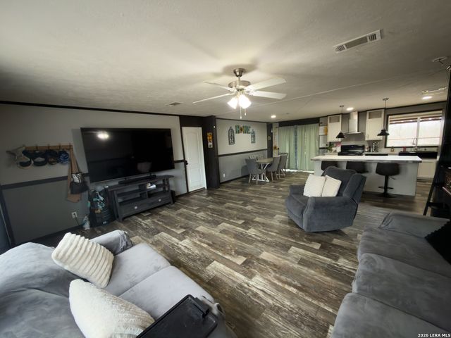 114 4th, Natalia, TX 78059