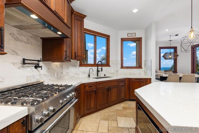1554 Summit Avenue, Cardiff By The Sea, CA 92007