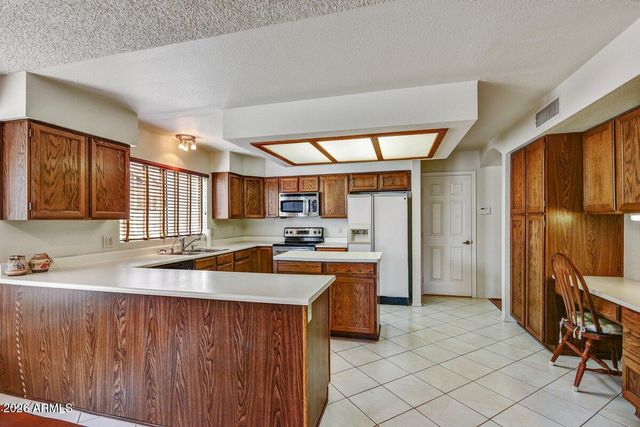 9821 W BEHREND Drive, Peoria, AZ 85382