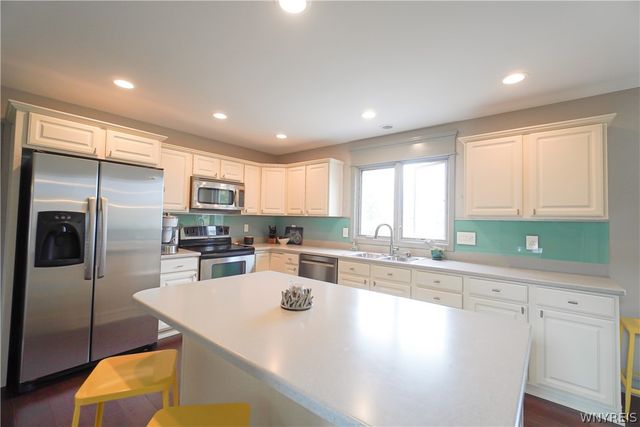 6382 Pincherry Way, Hamburg, NY 14085