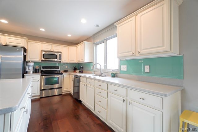 6382 Pincherry Way, Hamburg, NY 14085