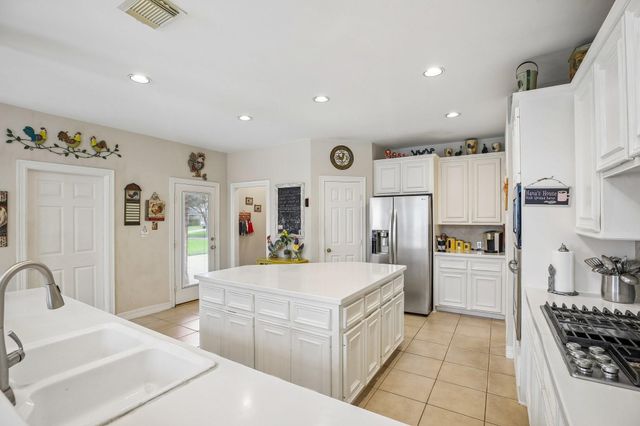 2908 Park Bend Drive, Friendswood, TX 77546