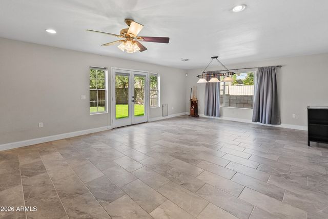 8464 N 7TH Avenue, Phoenix, AZ 85021