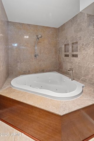 8464 N 7TH Avenue, Phoenix, AZ 85021