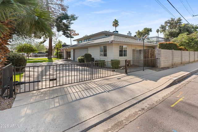 8464 N 7TH Avenue, Phoenix, AZ 85021