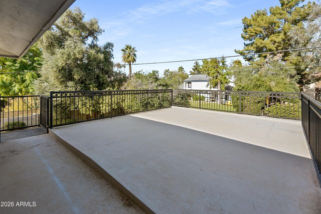 8464 N 7TH Avenue, Phoenix, AZ 85021