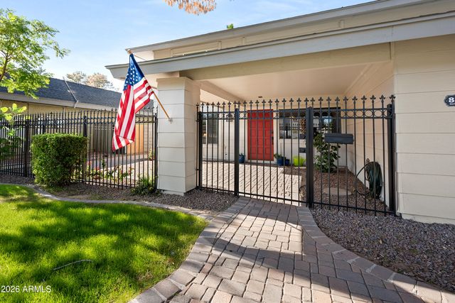 8464 N 7TH Avenue, Phoenix, AZ 85021