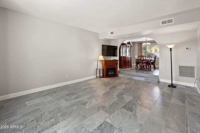 8464 N 7TH Avenue, Phoenix, AZ 85021