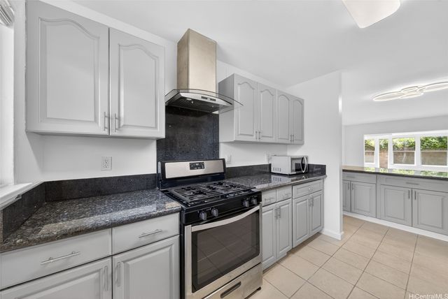 502 Kekupua Street, Honolulu, HI 96825