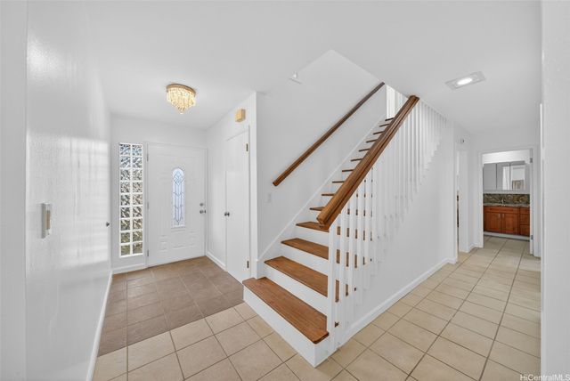 502 Kekupua Street, Honolulu, HI 96825