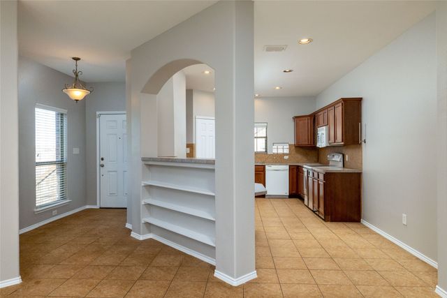 115 Bear Claw Court, Newark, TX 76071