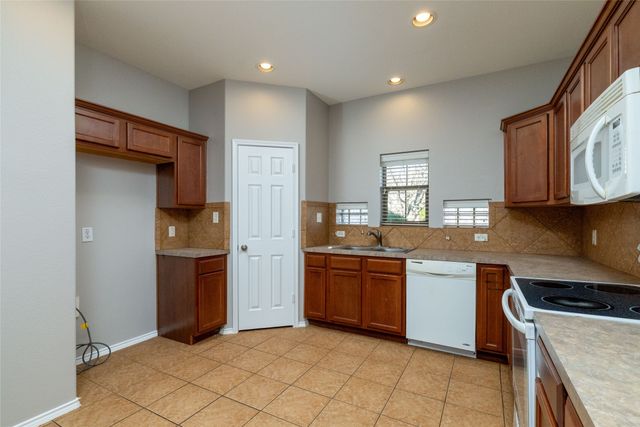 115 Bear Claw Court, Newark, TX 76071