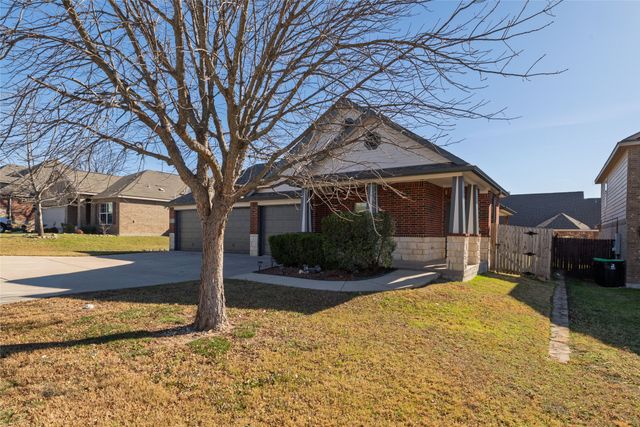 115 Bear Claw Court, Newark, TX 76071