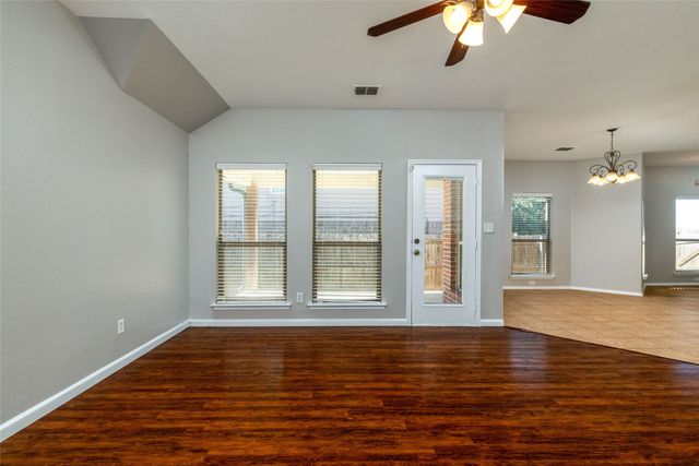 115 Bear Claw Court, Newark, TX 76071