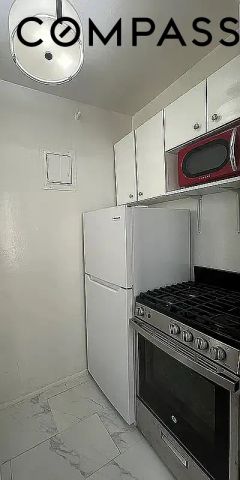 225 E 46th St Apt 8J, New York City, NY 10017