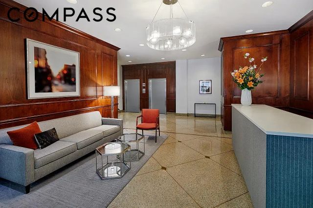 225 E 46th St Apt 8J, New York City, NY 10017