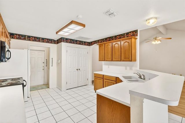 3038 Twin Creek Dr, Corpus Christi, TX 78414