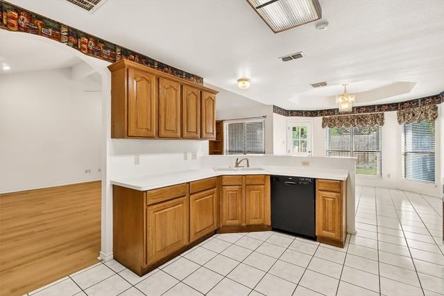 3038 Twin Creek Dr, Corpus Christi, TX 78414