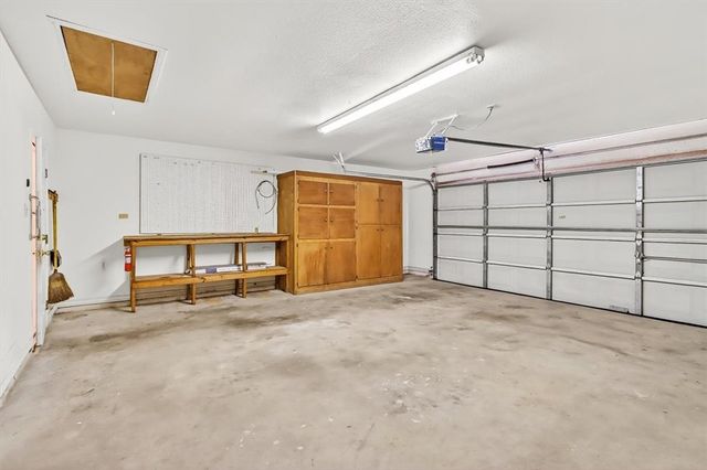 3038 Twin Creek Dr, Corpus Christi, TX 78414