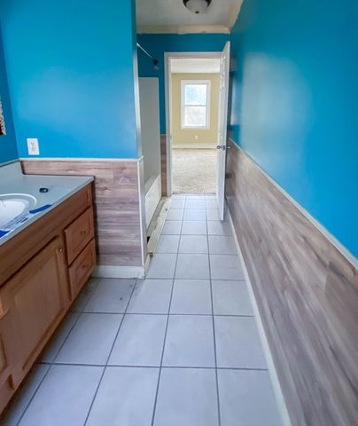 8 Sullivan Place, Millbury, MA 01527