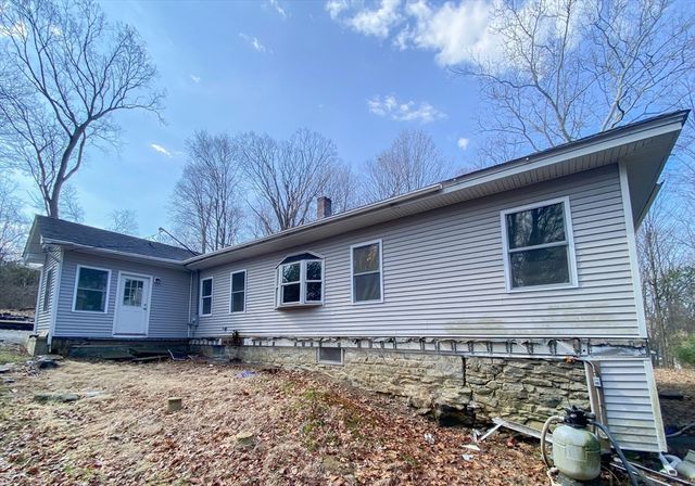 8 Sullivan Place, Millbury, MA 01527