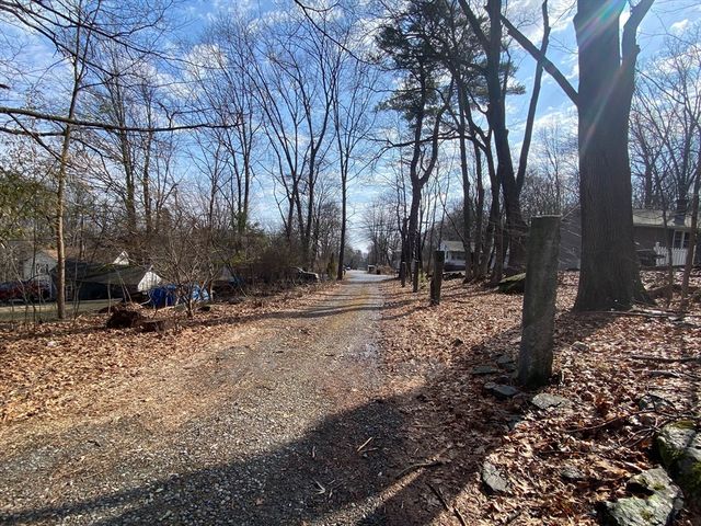 8 Sullivan Place, Millbury, MA 01527