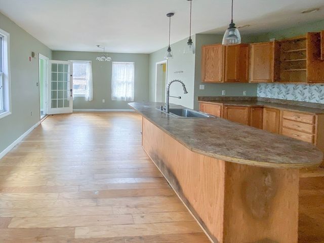 8 Sullivan Place, Millbury, MA 01527