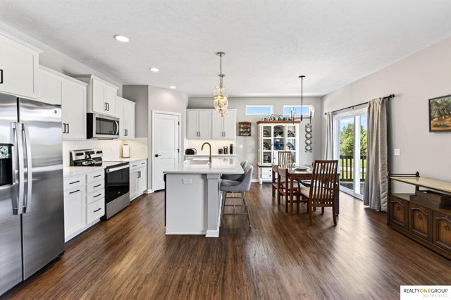 11006 Freeboard Drive, Papillion, NE 68046