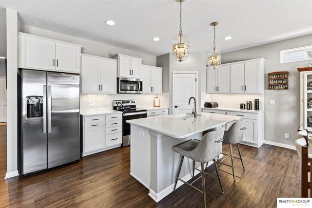 11006 Freeboard Drive, Papillion, NE 68046