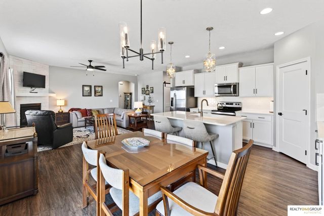 11006 Freeboard Drive, Papillion, NE 68046