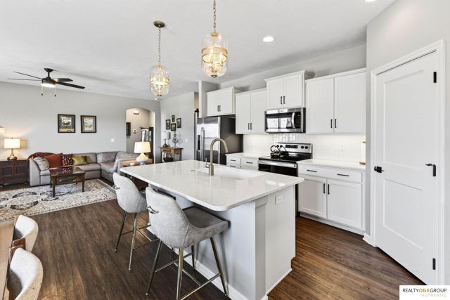 11006 Freeboard Drive, Papillion, NE 68046