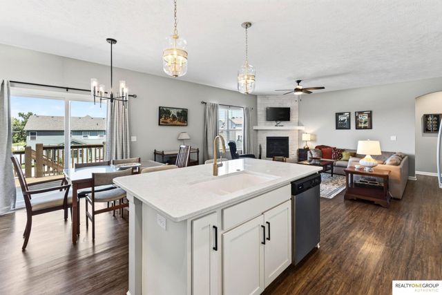 11006 Freeboard Drive, Papillion, NE 68046
