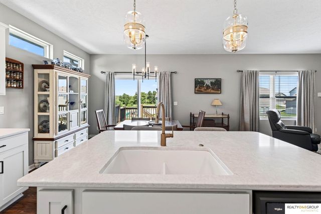 11006 Freeboard Drive, Papillion, NE 68046