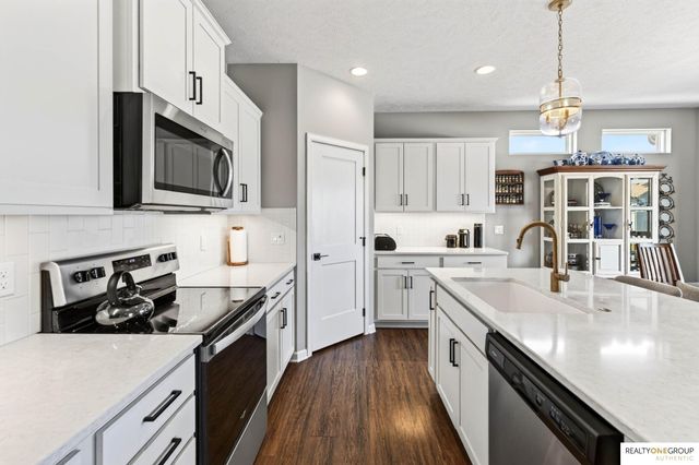 11006 Freeboard Drive, Papillion, NE 68046