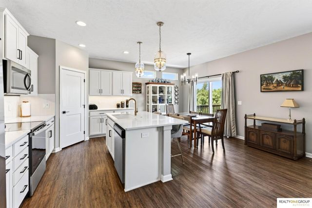 11006 Freeboard Drive, Papillion, NE 68046