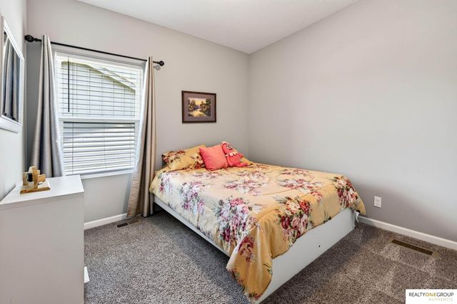 11006 Freeboard Drive, Papillion, NE 68046