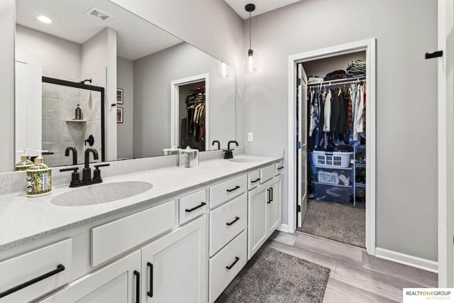 11006 Freeboard Drive, Papillion, NE 68046