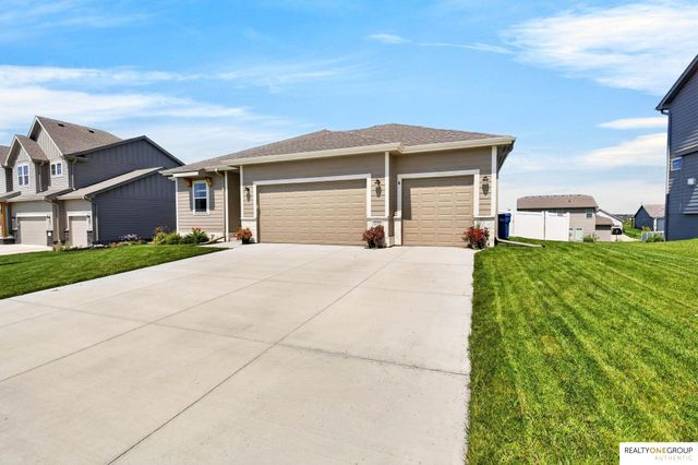 11006 Freeboard Drive, Papillion, NE 68046