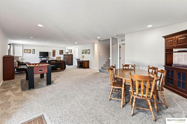 11006 Freeboard Drive, Papillion, NE 68046